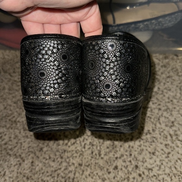 Dansko women’s black and silver medallion Embossed XP Clogs size 41 (10.5-11) - Picture 4 of 8